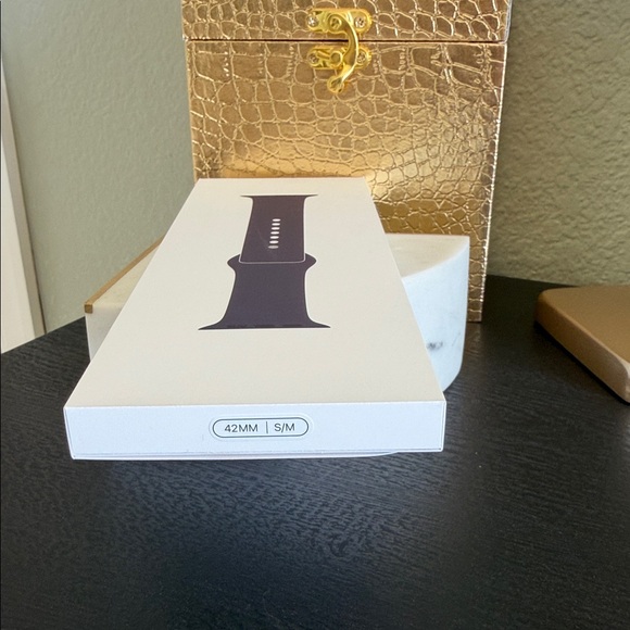 NWT APPLE - 42mm Purple Fog Sport Band - S/M - Picture 5 of 8